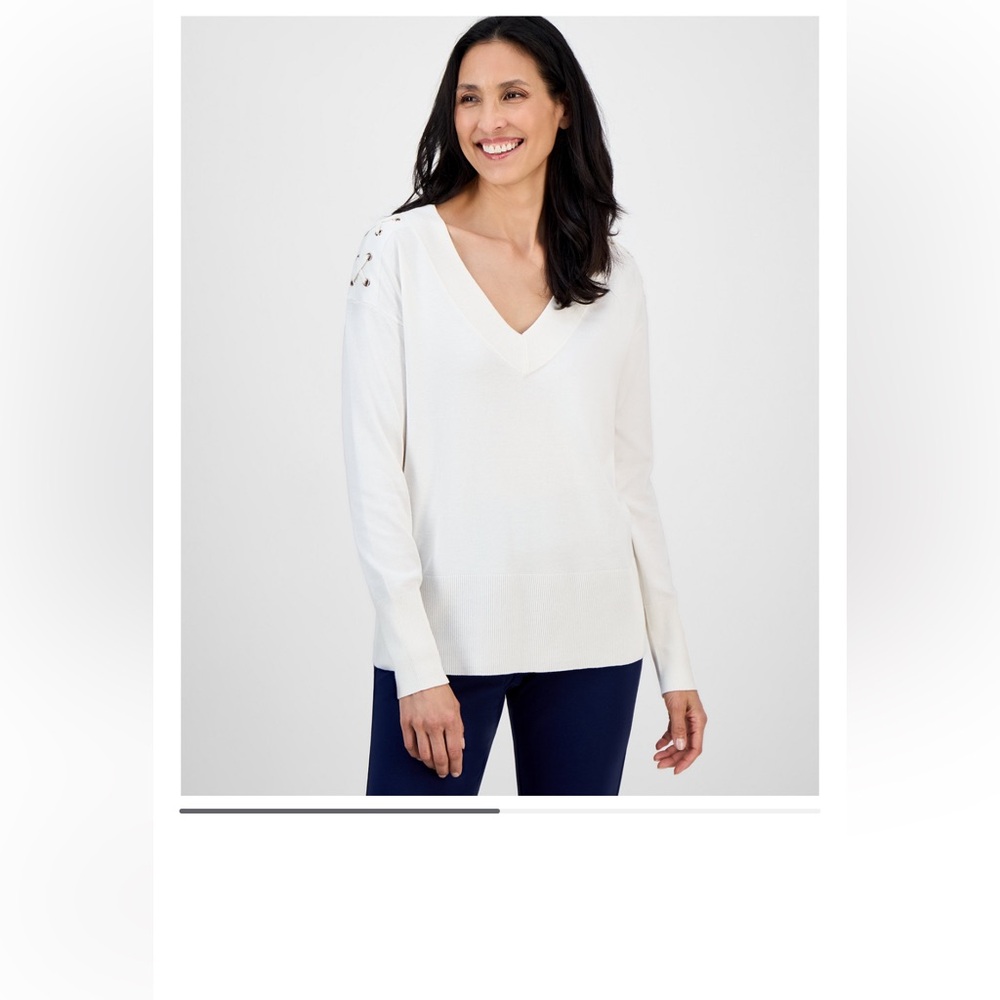 JM Collection Women's V-Neck White Sweater
